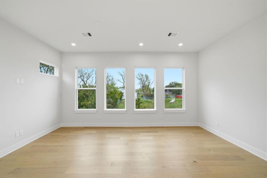 Spacious, unfurnished interior of a new home in , Houston (Image 25).
