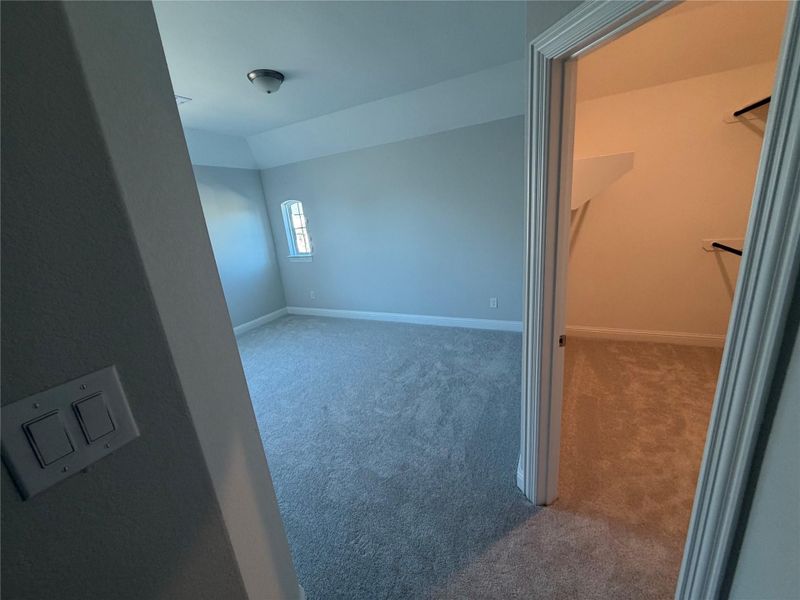 Spacious, unfurnished interior of a new home in Brookewater, Rosenberg (Image 17).