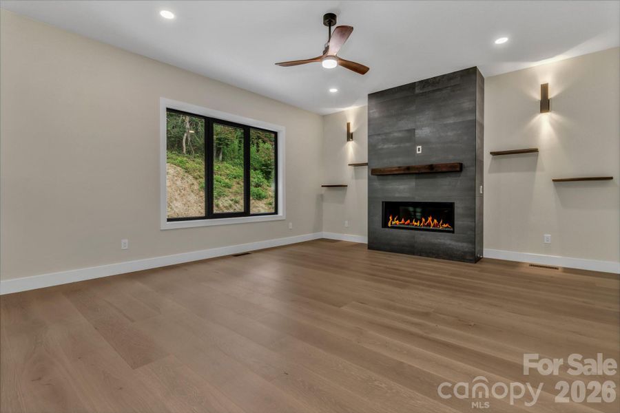 Spacious, unfurnished interior of a new home in , Fairview (Image 24).