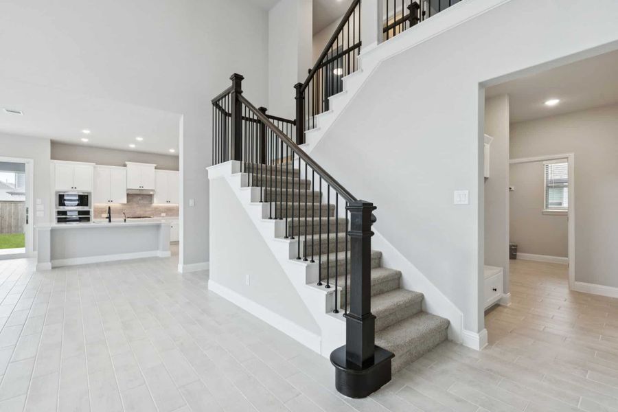 Spacious, unfurnished interior of a new home in Las Lomas, Forney (Image 12). Spacious, unfurnished interior of a new home in Las Lomas, Forney (Image 12).