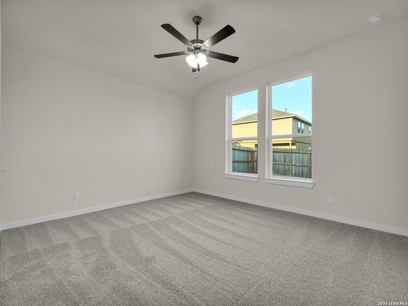 Spacious, unfurnished interior of a new home in Veranda, San Antonio (Image 11).