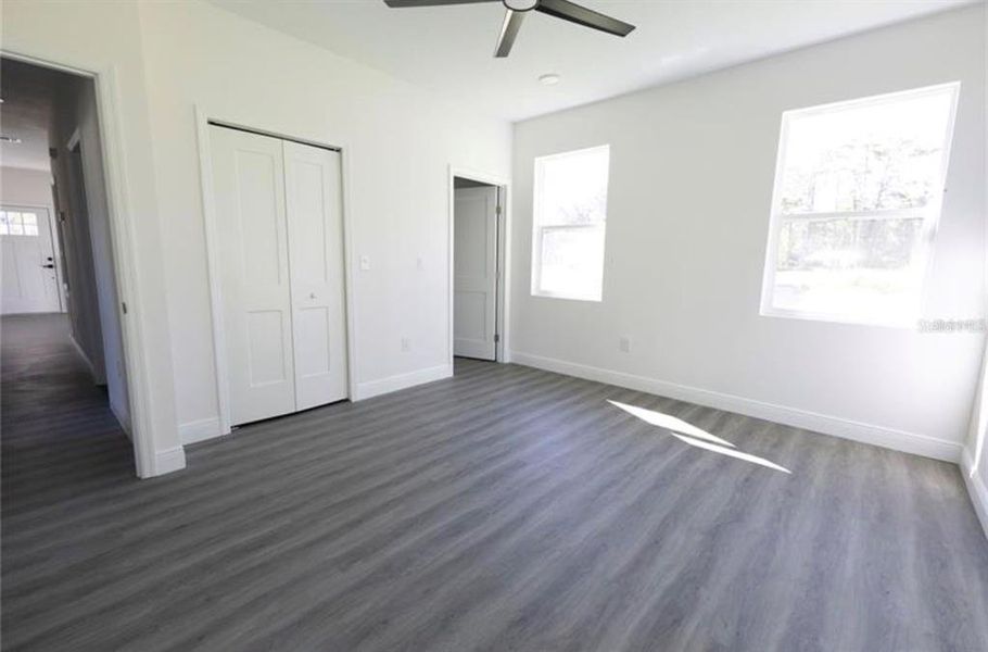 Spacious, unfurnished interior of a new home in , Lake Panasoffkee (Image 15).