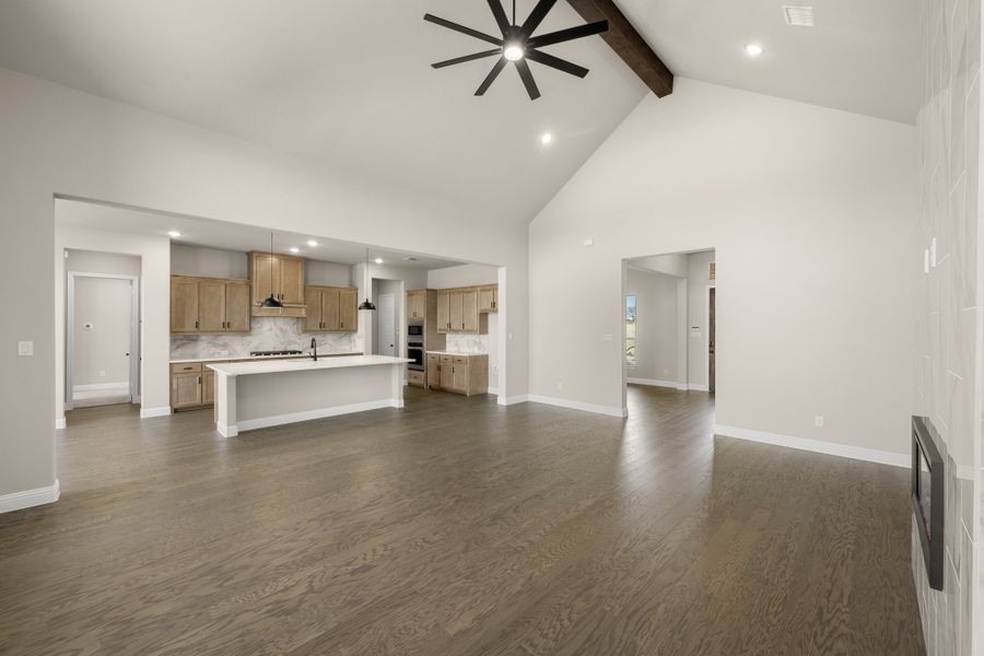 Spacious, unfurnished interior of a new home in Paloma Ranch, Justin (Image 12).