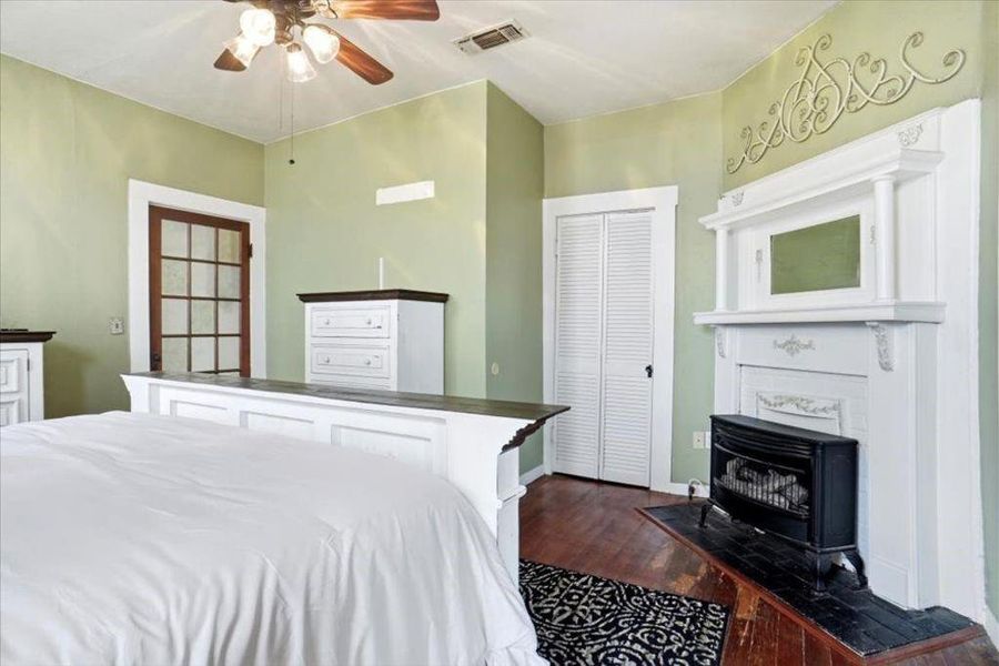 Furnished interior view inside a new home in , Itasca (Image 10).