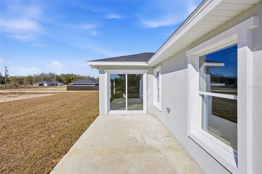 Exterior details and patio area of a home in , Dunnellon (Image 22).