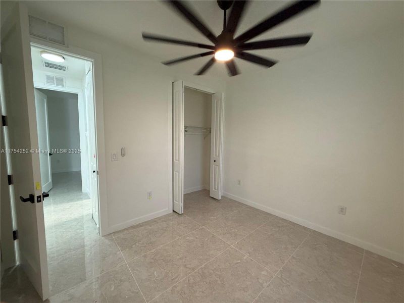 Spacious, unfurnished interior of a new home in , Punta Gorda (Image 20).