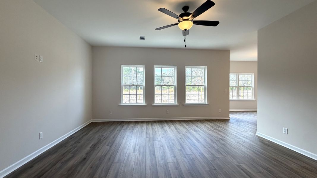 Spacious, unfurnished interior of a new home in Grand Reserve, Hinesville (Image 9).