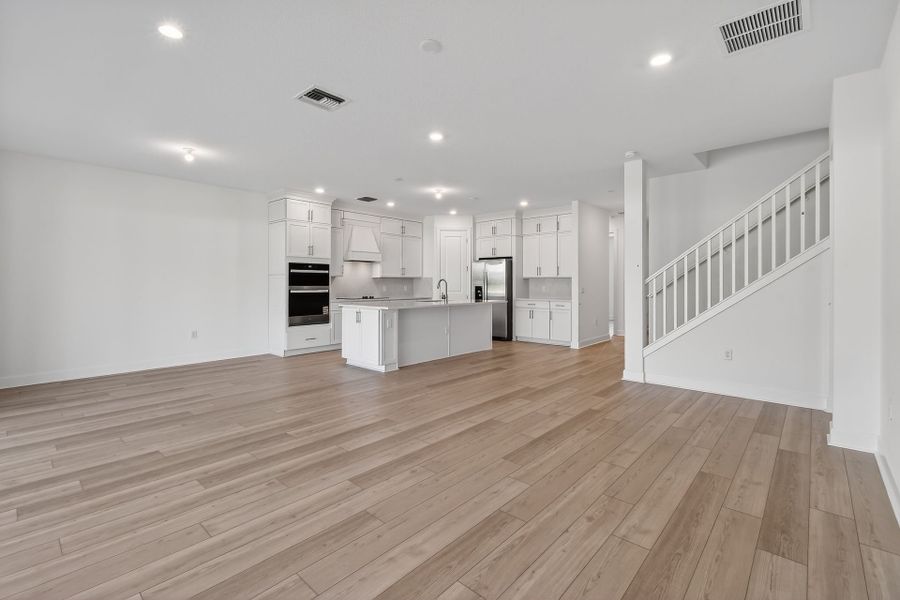 Spacious, unfurnished interior of a new home in Hendrix Reserve, Lake Worth (Image 34).