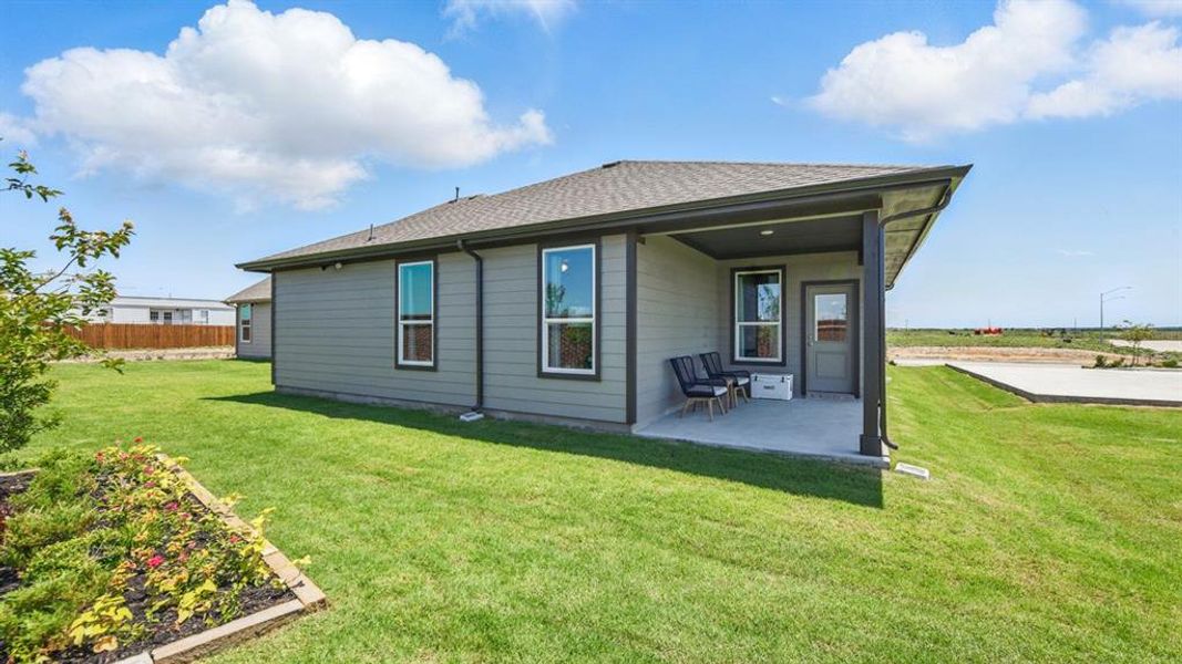 Exterior details and patio area of a home in Rock Creek West, Fort Worth (Image 2).