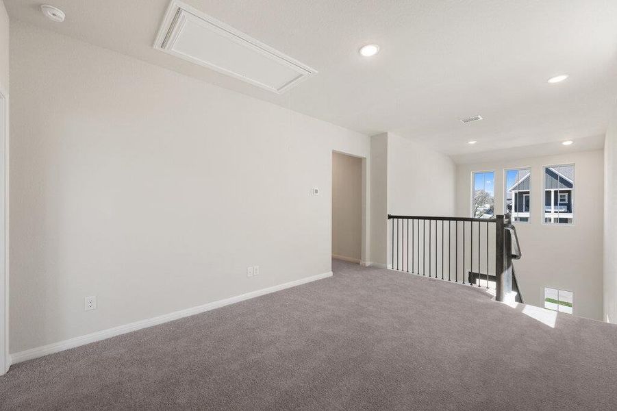 Spacious, unfurnished interior of a new home in Lariat, Liberty Hill (Image 33).