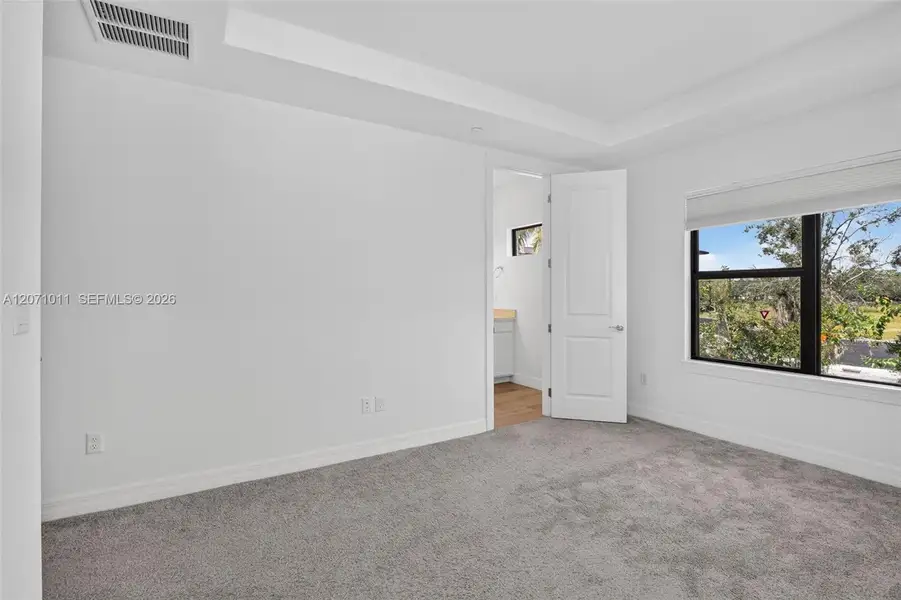 Spacious, unfurnished interior of a new home in , Plantation (Image 32).