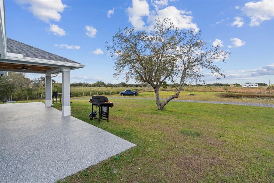 Exterior details and patio area of a home in , Okeechobee (Image 25).
