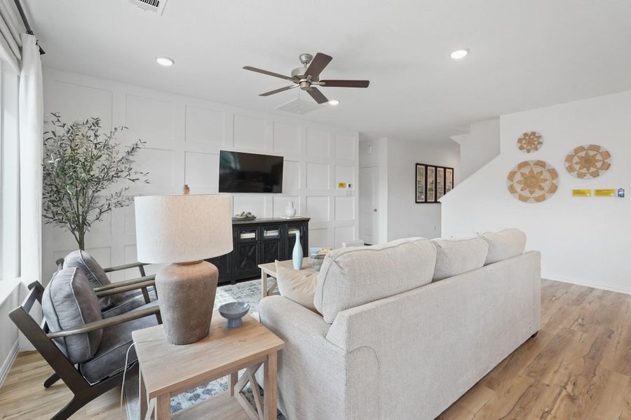 Designed for daily life, the family room combines style and comfort, with plenty of room for family activities, cozy evenings, or entertaining guests. Its thoughtful layout and bright ambiance make it a true gathering hub.