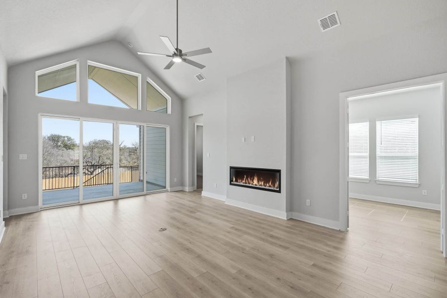 Spacious, unfurnished interior of a new home in Esperanza, Boerne (Image 18).