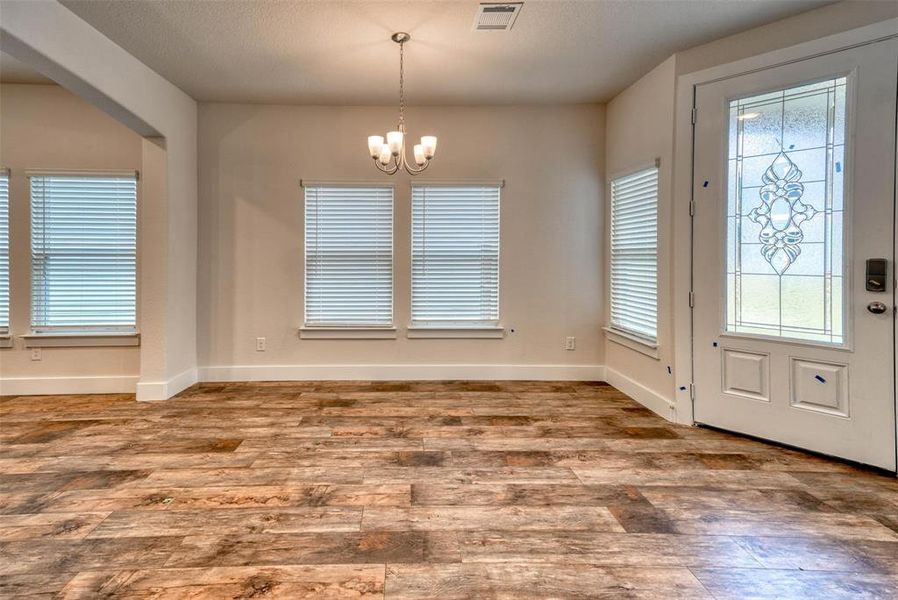 Spacious, unfurnished interior of a new home in Black Hill Farm, Gainesville (Image 8).