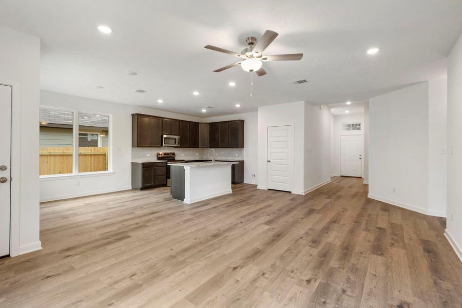 Spacious, unfurnished interior of a new home in , Huntsville (Image 29).
