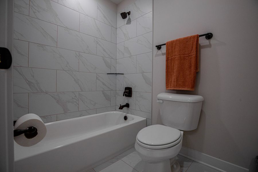 Representative furnished interior of a home built from the Willow by Grant & Co in Manor at Hall Creek, Arlington (Image 98).
