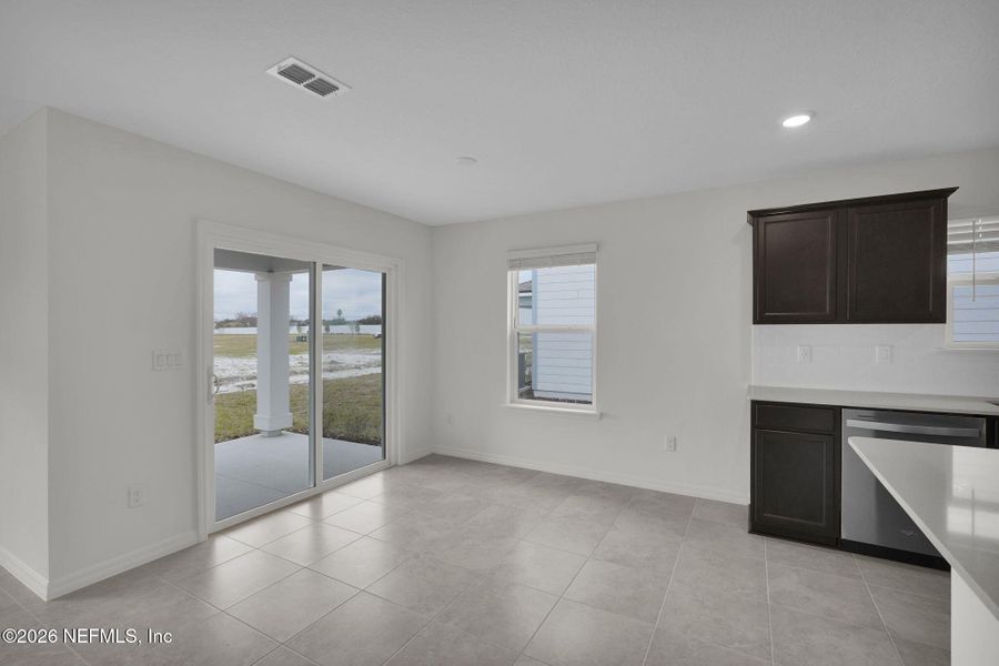 Spacious, unfurnished interior of a new home in Wells Landing, Jacksonville (Image 15).