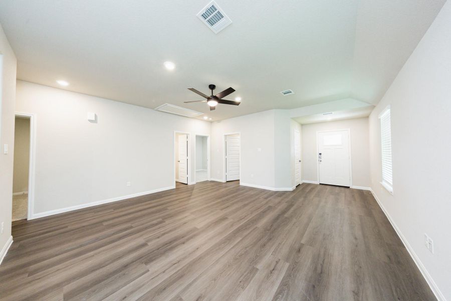 Spacious, unfurnished interior of a new home in Townsend Reserve, Splendora (Image 10).