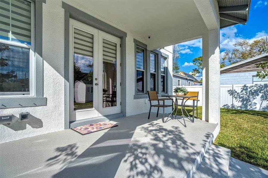 Exterior details and patio area of a home in , St. Petersburg (Image 2).