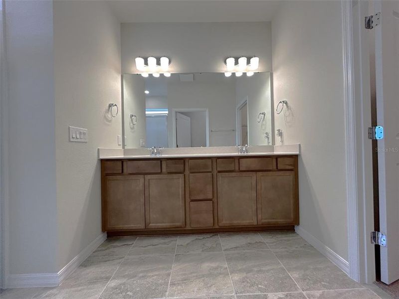 Furnished interior view inside a new home in , Orlando (Image 5).