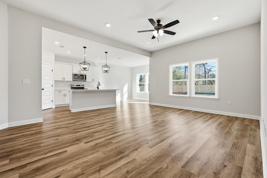 Spacious, unfurnished interior of a new home in Barton's Bend, Crestview (Image 33).