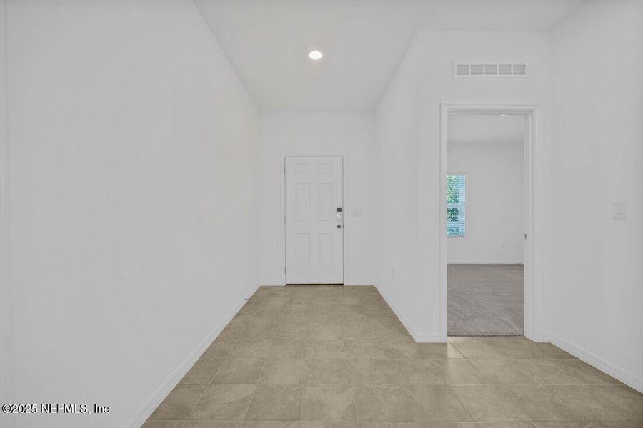 Spacious, unfurnished interior of a new home in Coopers Meadow, Jacksonville (Image 14).