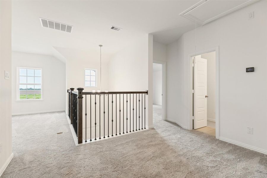 Spacious, unfurnished interior of a new home in Creekhaven, Iowa Colony (Image 28). Spacious, unfurnished interior of a new home in Creekhaven, Iowa Colony (Image 28).