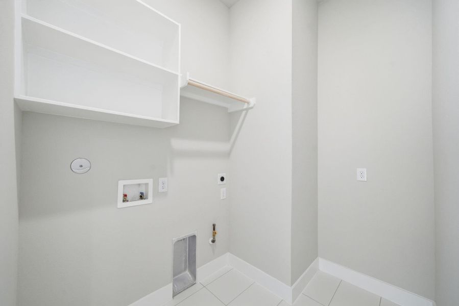 Spacious, unfurnished interior of a new home in Spring Valley Creek, Houston (Image 20).