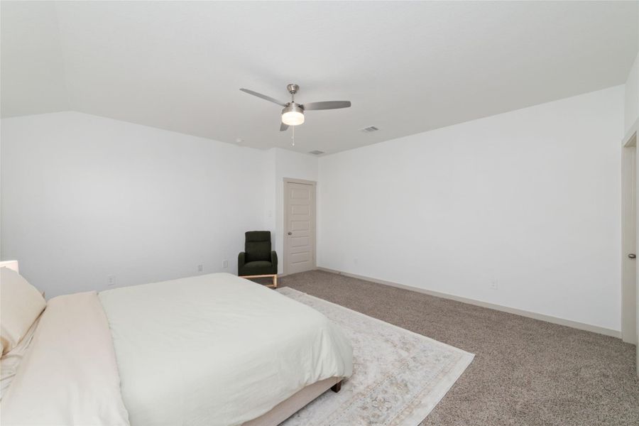 Furnished interior view inside a new home in Parks Edge, Missouri City (Image 27).