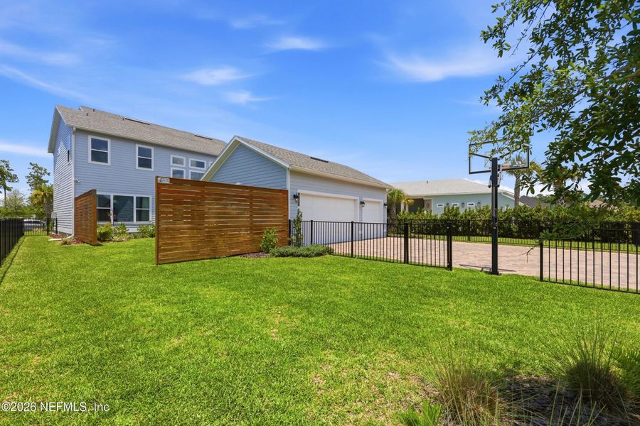 Exterior details and patio area of a home in Seven Pines, Jacksonville (Image 28).