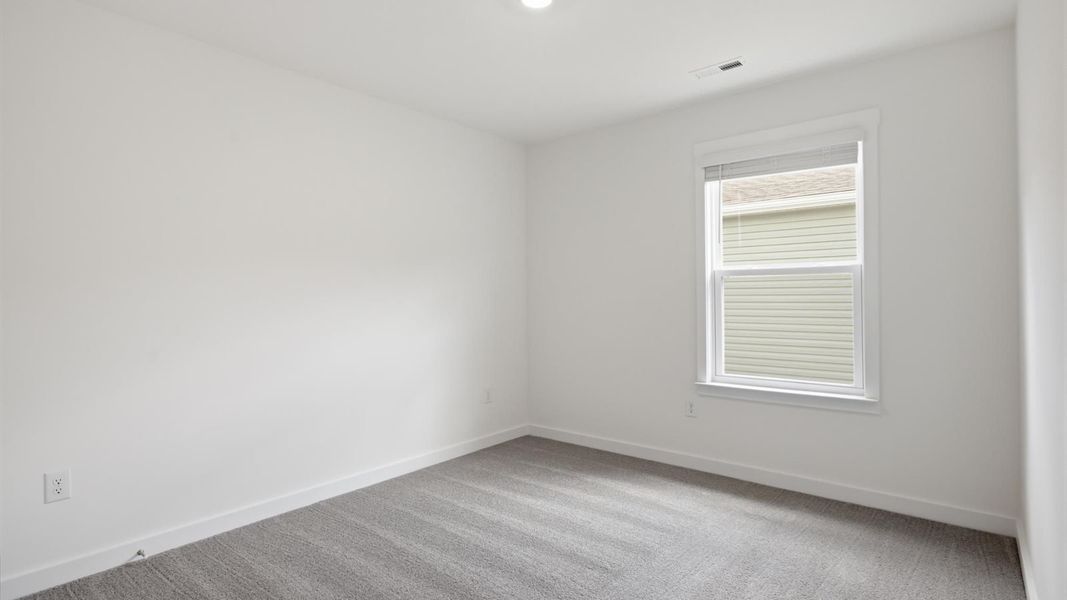 Spacious, unfurnished interior of a new home in Emory Creek, Harriman (Image 22).