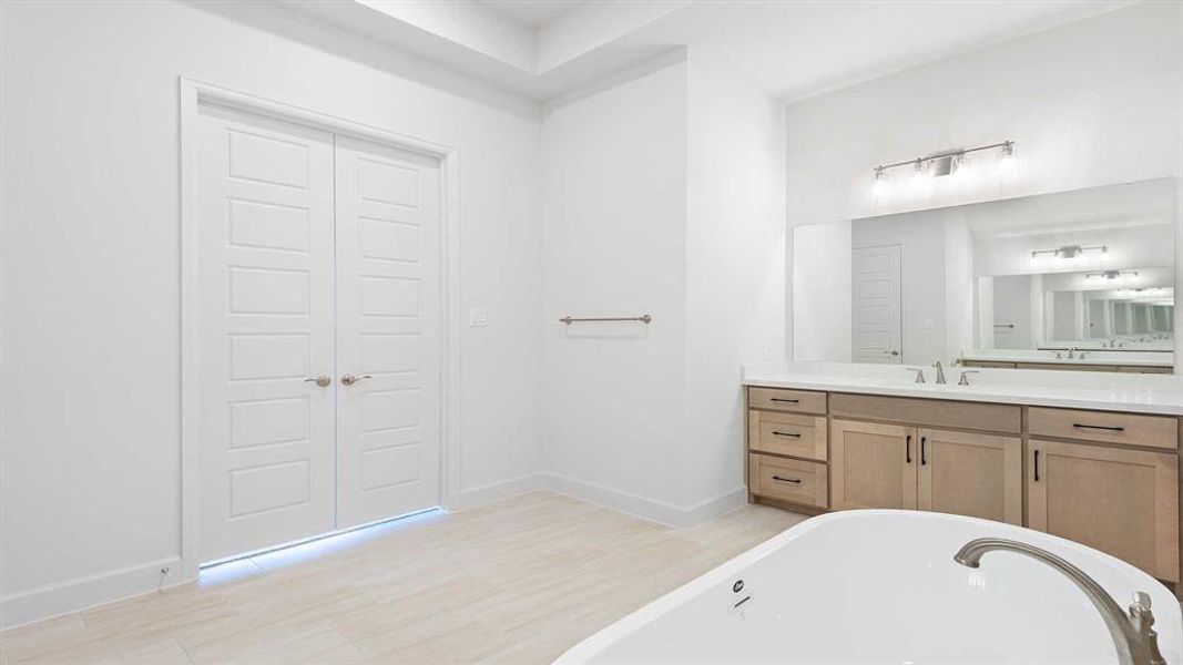 Furnished interior view inside a new home in Myrtle Creek 71', Waxahachie (Image 9). Furnished interior view inside a new home in Myrtle Creek 71', Waxahachie (Image 9).