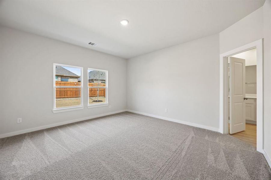 Spacious, unfurnished interior of a new home in Summerwood Estates, Red Oak (Image 16).