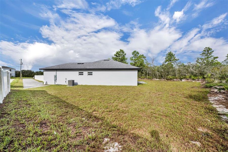 Exterior details and patio area of a home in , Kissimmee (Image 29).
