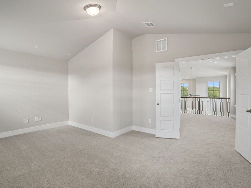 Spacious, unfurnished interior of a new home in Stetson Ridge, Marion (Image 28).
