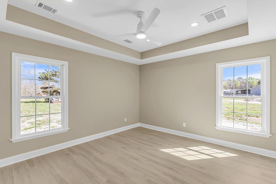 Spacious, unfurnished interior of a new home in , Round O (Image 38).