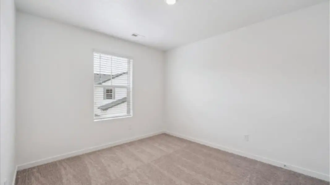 Spacious, unfurnished interior of a new home in Horizon Uptown, Aurora (Image 11).