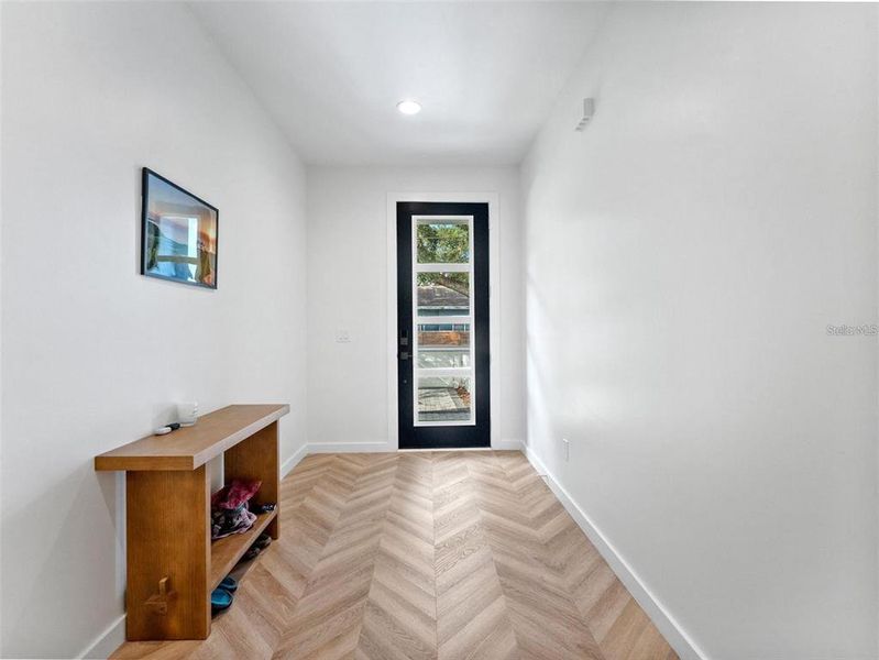 Spacious, unfurnished interior of a new home in , Tampa (Image 18).