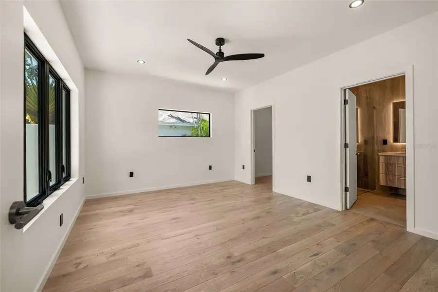 Spacious, unfurnished interior of a new home in , Sarasota (Image 61).