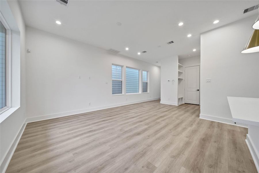 Spacious, unfurnished interior of a new home in , Houston (Image 17).