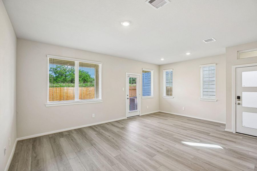 Spacious, unfurnished interior of a new home in Kemah Crossing - City Series, Kemah (Image 29).