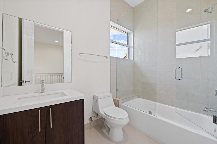 Furnished interior view inside a new home in , Fort Lauderdale (Image 3).