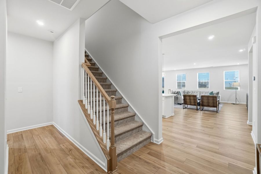 Spacious, unfurnished interior of a new home in Waxhaw Landing, Monroe (Image 20).