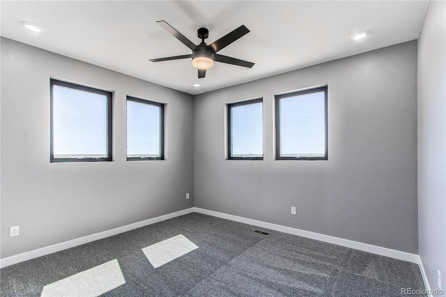 Spacious, unfurnished interior of a new home in , Strasburg (Image 35).