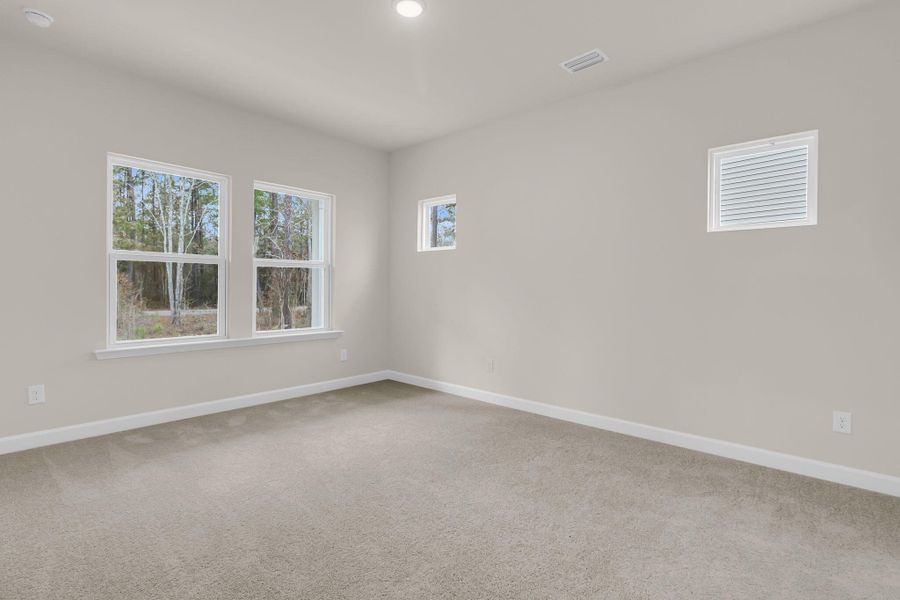 Spacious, unfurnished interior of a new home in , Summerville (Image 17).