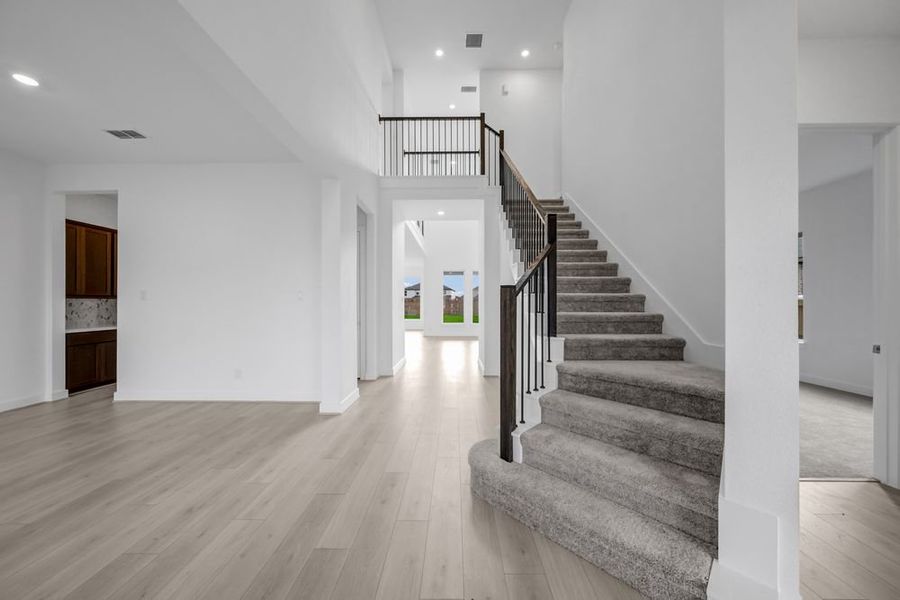 Spacious, unfurnished interior of a new home in Avalon at Friendswood 70s, Friendswood (Image 23).