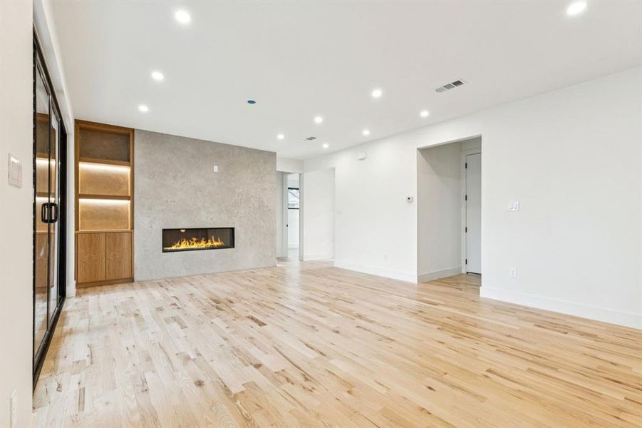 Spacious, unfurnished interior of a new home in , Dallas (Image 15).