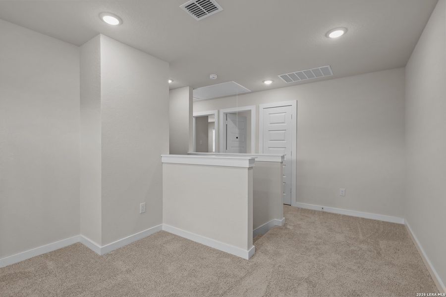 Spacious, unfurnished interior of a new home in Rosemont Hill, San Antonio (Image 25).