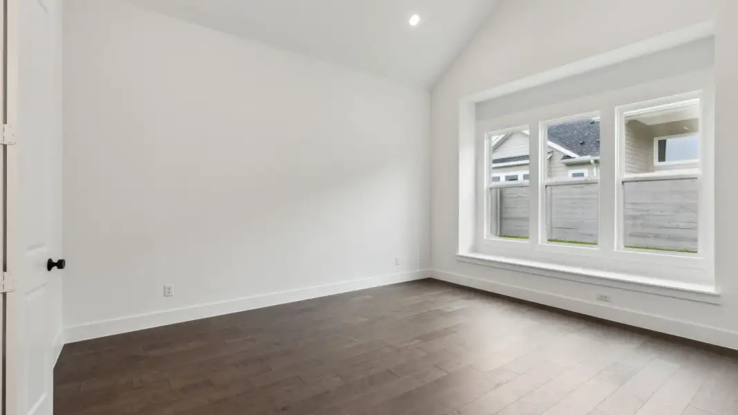 Spacious, unfurnished interior of a new home in Painted Tree 50' Series, McKinney (Image 15).